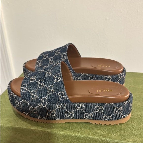 Gucci Blue Platform Shoes with Wide Strap and Open Toe - Picture 1 of 5